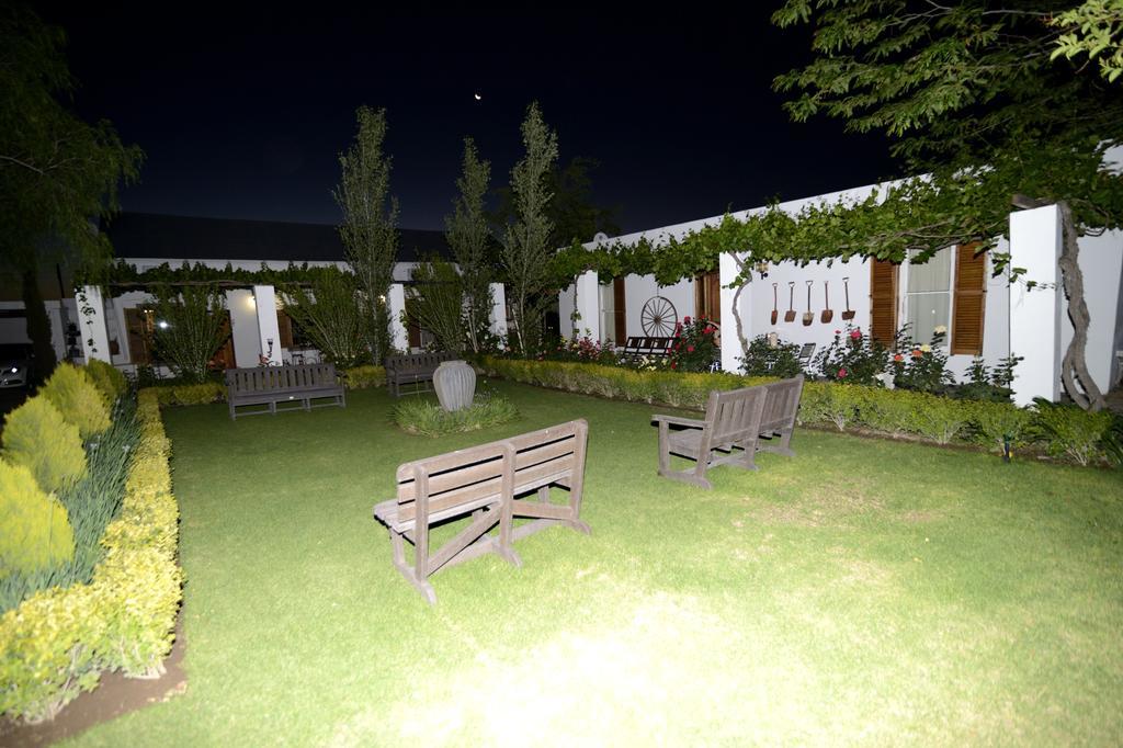 Cape Karoo Guesthouse Beaufort West Exterior foto